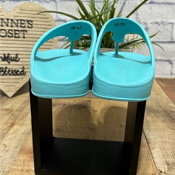 MICHAEL MICHAEL KORS
Linsey Logo Rubber T-Strap Sandal - Picture 3 of 7